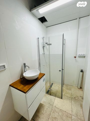 דירה, שרה, שער פלמר, תחנת רכבת השמונה, חיפה