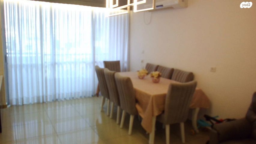 דירה, הרב לוין מרישא, הפועל המזרחי ה', שיכון ה', בני ברק