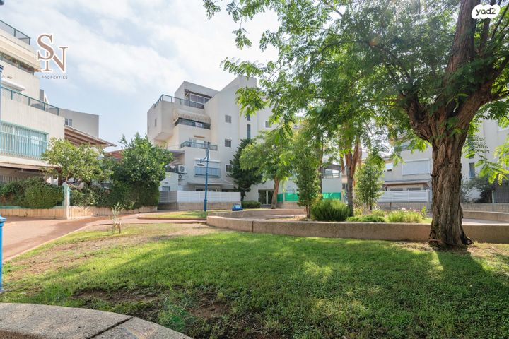 דירת גן, פטל, נאות בגין, לב יבנה, יבנה