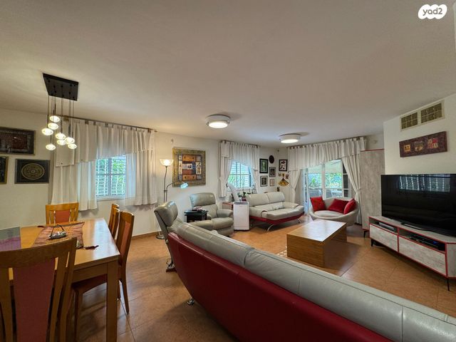 בית פרטי/ קוטג', הרב ריינס, רובע ט', אשדוד