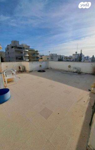 גג/ פנטהאוז, שדרות גלוסקין, ב' / צפון מערב העיר, רחובות