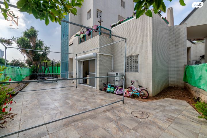 דירת גן, פטל, נאות בגין, לב יבנה, יבנה