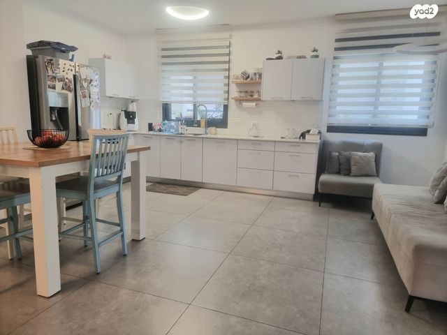 דירה, פרופ' יהודית בירק, רחובות המדע, רחובות