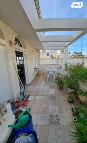 גג/ פנטהאוז, שדרות גלוסקין, ב' / צפון מערב העיר, רחובות