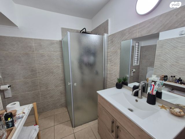 דירה, רמב"ם, ראשון לציון