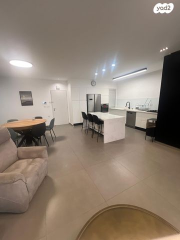 דירה, עוזי חיטמן, עיר ימים, נתניה