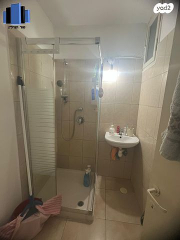 דירה, ש"י עגנון, צור שלום, קרית ביאליק