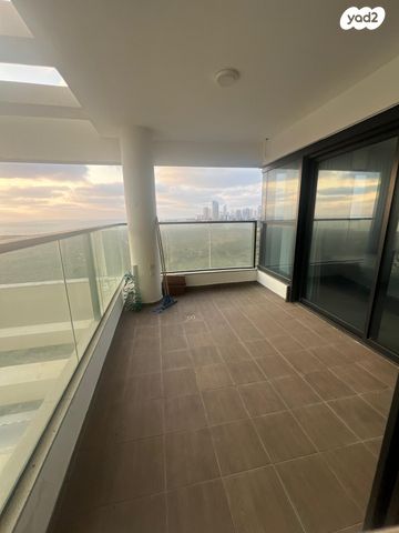 דירה, עוזי חיטמן, עיר ימים, נתניה