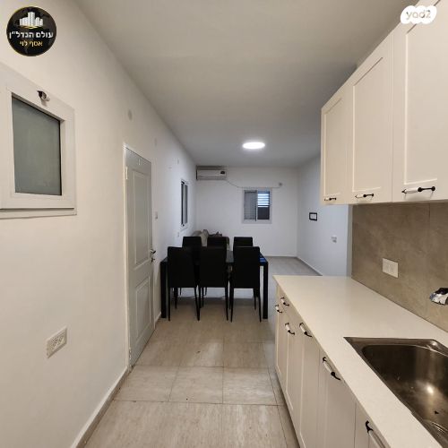 דירת גן, הרב זרביב, רמב"ם, טירת כרמל