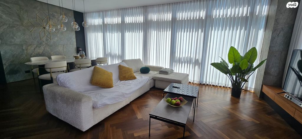 מגרשים, נחל הירקון 1, אירוס, אירוס