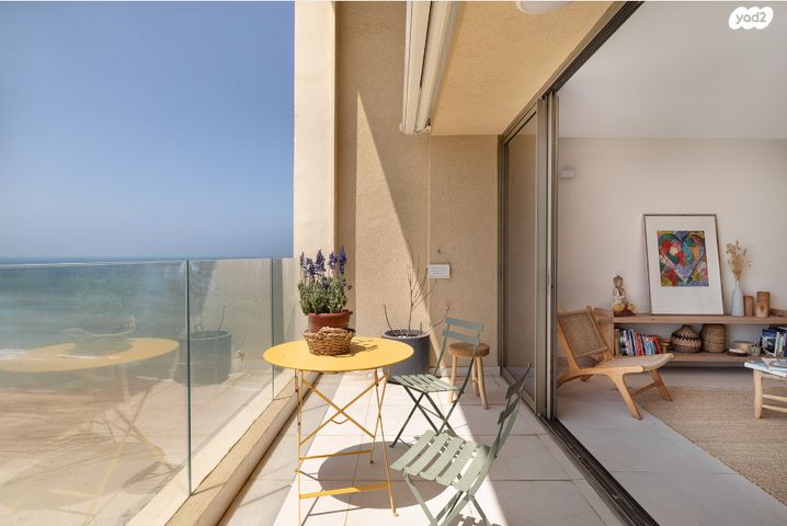 דירה, הרצליה