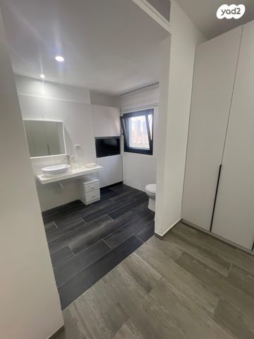 דירה, עוזי חיטמן, עיר ימים, נתניה