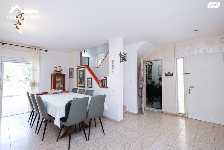 דו משפחתי, השייטת, גן יבנה