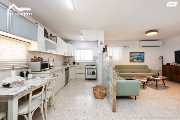 דו משפחתי, השייטת, גן יבנה