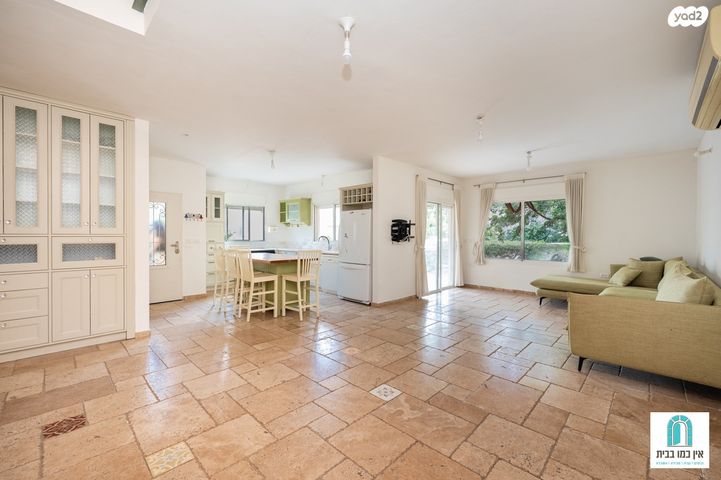 דו משפחתי, רגבים