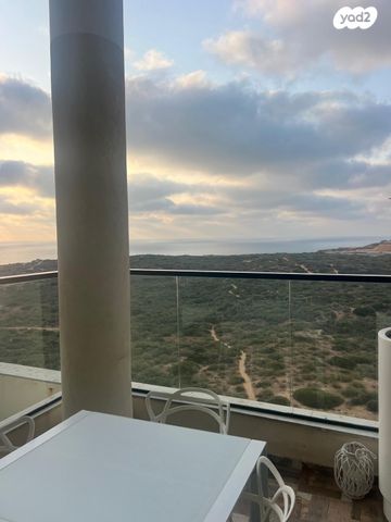 דופלקס, עוזי חיטמן, עיר ימים, נתניה