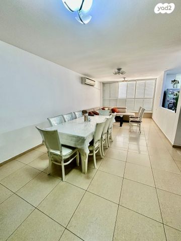 דירה, אחד העם, א' / צפון מזרח העיר, רחובות