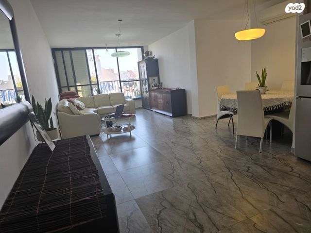 דירה, כפר סבא