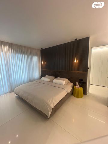 דופלקס, עוזי חיטמן, עיר ימים, נתניה