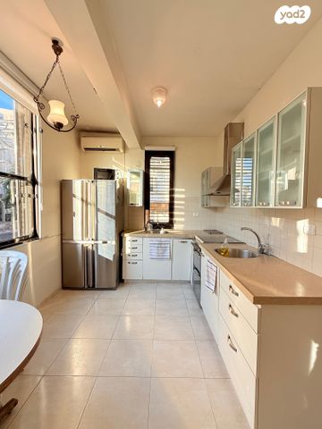 דירה, ירושלים, הפועל המזרחי ב', שיכון ב', בני ברק