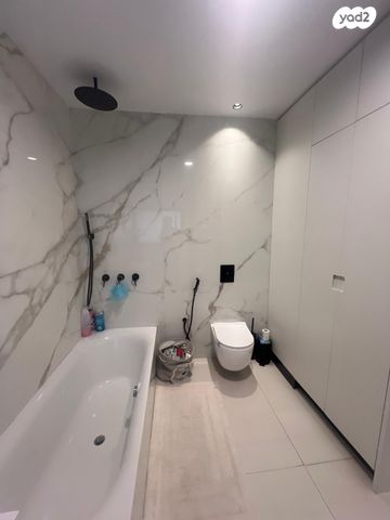 דופלקס, עוזי חיטמן, עיר ימים, נתניה