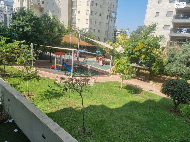 דירה, פרופ' יהודית בירק, רחובות המדע, רחובות