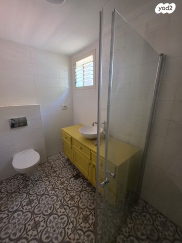 דירה, שדרות מנחם בגין 1, שכונת הורדים, קרית שמונה