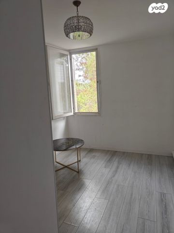 דירה, התאנה, המיסדים, כרמיאל