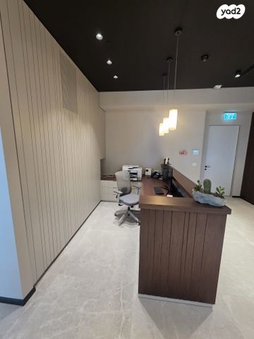 משרדים, חדרה