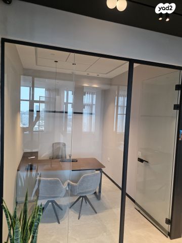 משרדים, חדרה