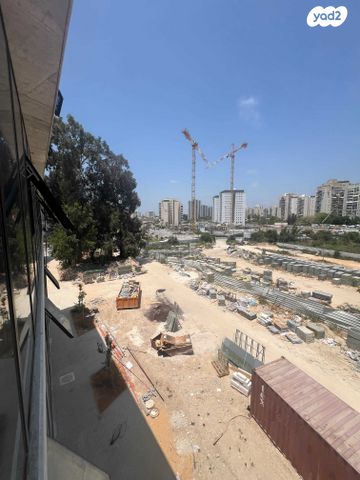 בניין משרדים, שושנה דמארי, משכנות האומנים, קרית מוצקין