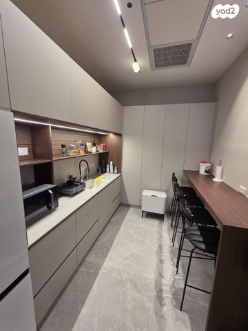 משרדים, חדרה