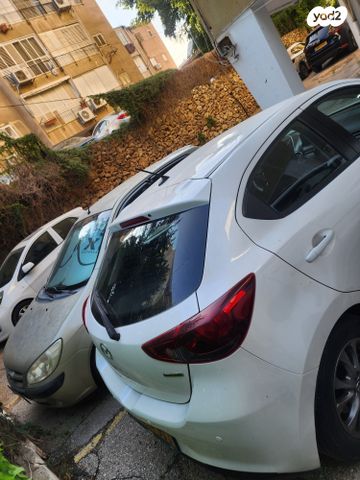 מודעת רכב מאזדה 2