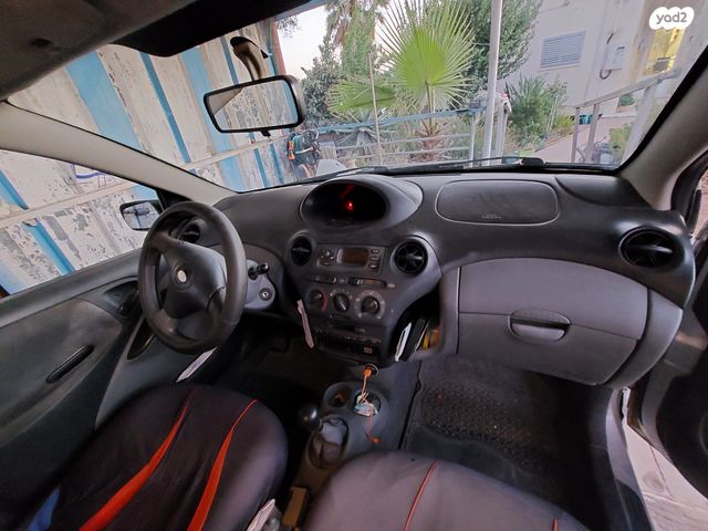 טויוטה יאריס