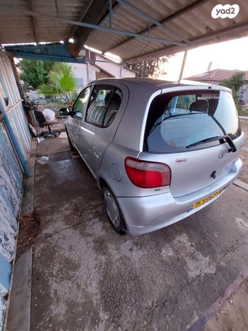 טויוטה יאריס