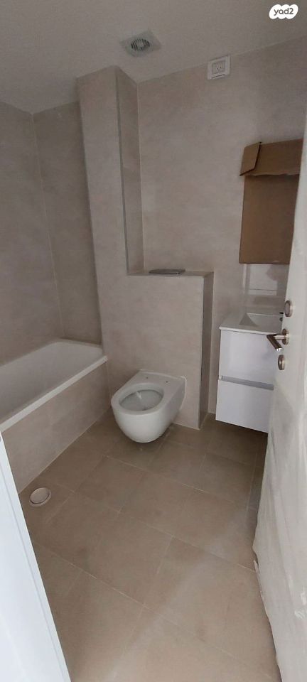 דירה, רמב"ם 20, מרכז העיר, חדרה