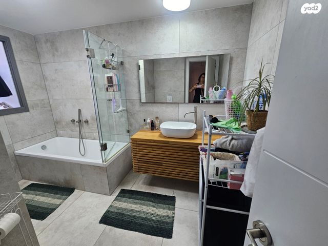 גג/ פנטהאוז, נאות שדה, רעננה