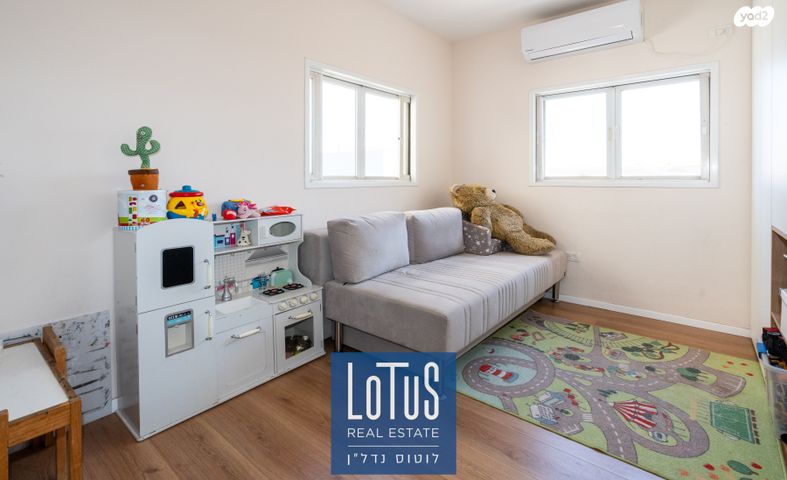 דירה, דשה אהרונסון, הרצליה