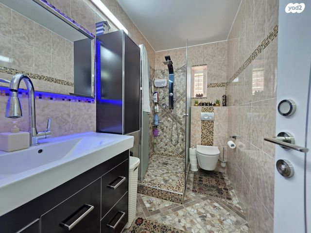 דירת גן, המרי העברי, הקוממיות, קרית גת