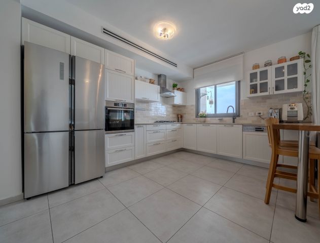 דירה, כלנית 22, הפרחים, חריש