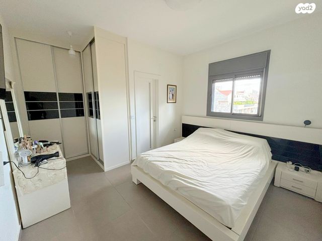 גג/ פנטהאוז, הזמר העברי, כפר סבא