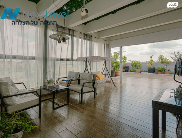 גג/ פנטהאוז, חריש