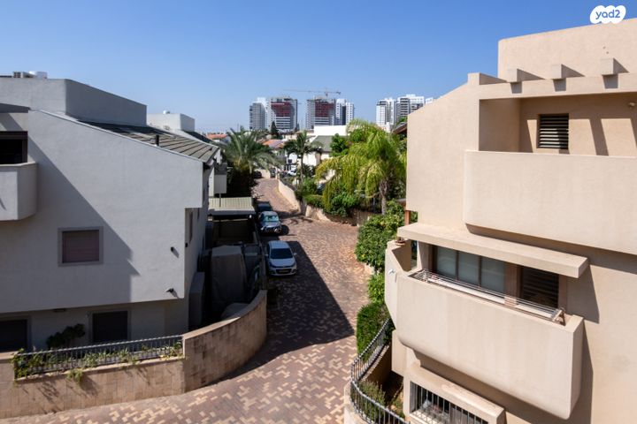 דו משפחתי, נורדאו, ראשונים, ראשון לציון