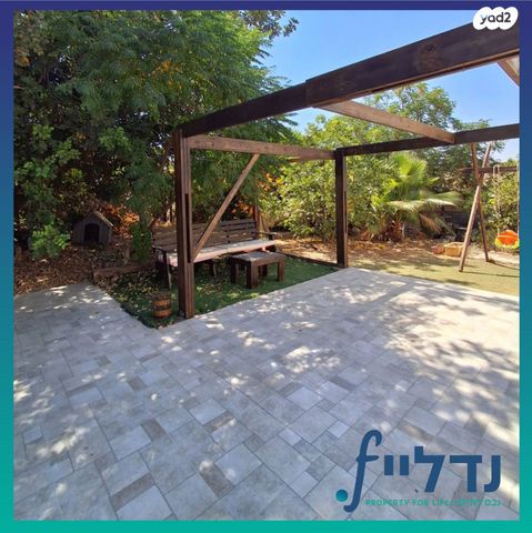 בית פרטי/ קוטג', שדרת האורן, אביעזר