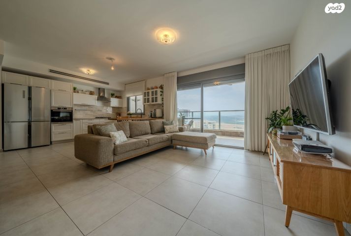 דירה, כלנית 22, הפרחים, חריש