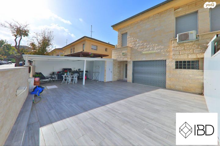 דו משפחתי, קרית אתא