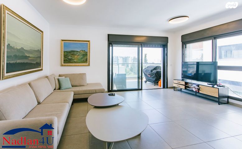 דירה, הרצליה