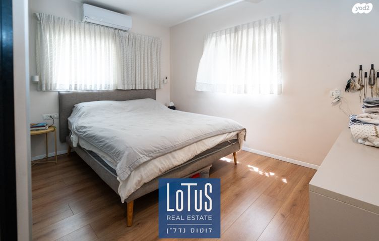 דירה, דשה אהרונסון, הרצליה