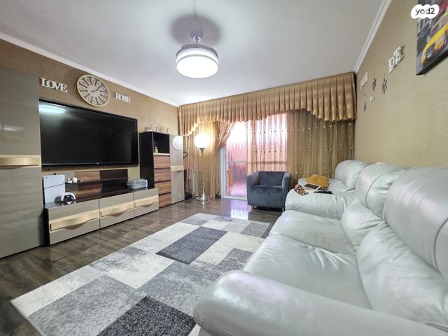 דירת גן, המרי העברי, הקוממיות, קרית גת