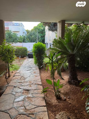 בן ציון דינור 